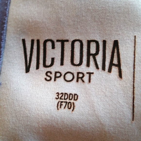 Victoria's Secret sport bra with adjustable straps and maximum hold. - Picture 4 of 4